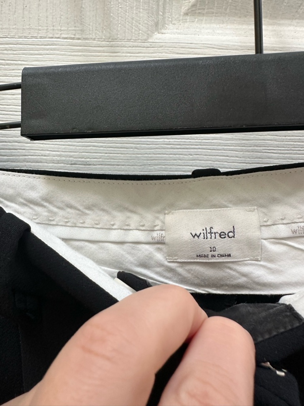 Aritzia Wilfred The Effortless Pant Crepette black pants trousers 10 - Picture 4 of 7